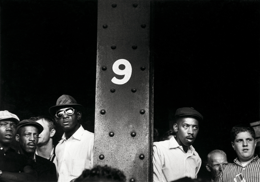 Yasuhiro Ishimoto. Chicago, Town, circa 1960 © Kochi Prefecture, Ishimoto Yasuhiro Photo Center Yasuhiro Ishimoto. Chicago, Town, circa 1960 © Kochi Prefecture, Ishimoto Yasuhiro Photo Center