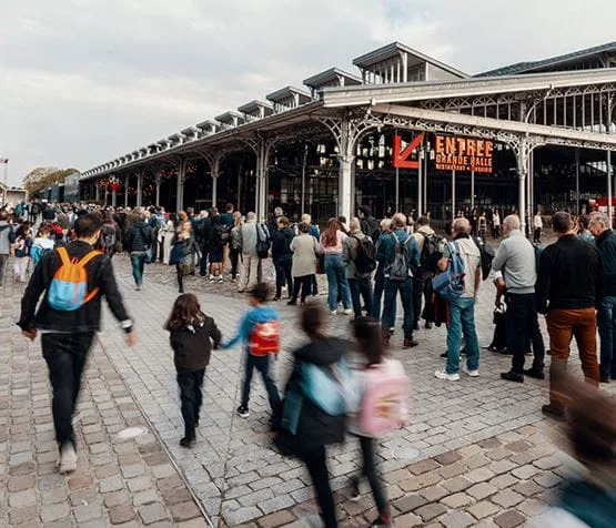 File de visiteurs au salon de la photo à Paris