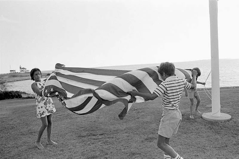 Tina Barney The Flag 1977 © Tina Barney, courtesy Kasmin, New York