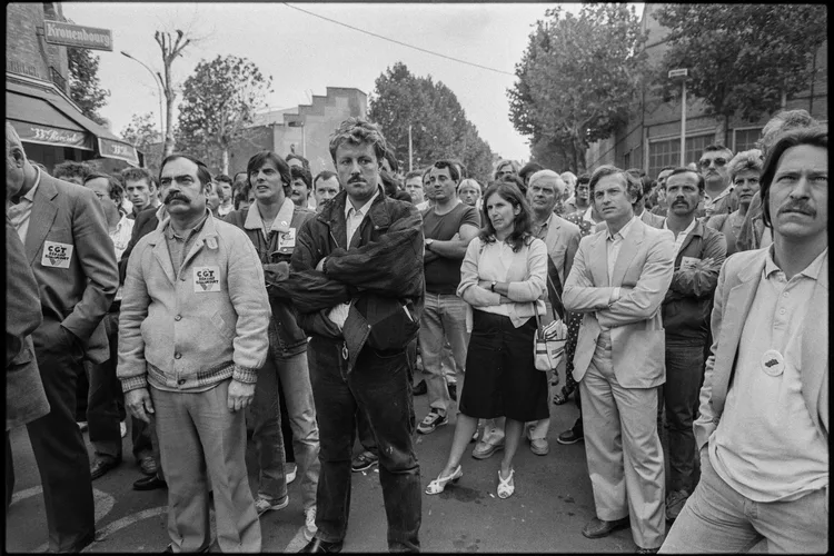 Activistes de la CGT devant l'usine Renault (Photo by Michel Clement / AFP)