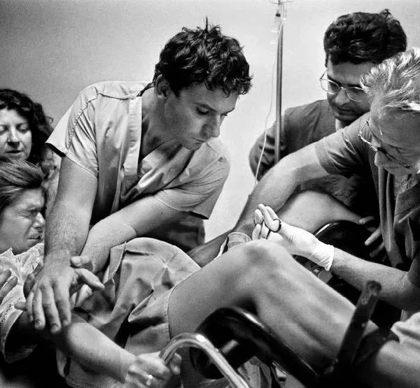 Patrizia gives birth to Marta, Palermo, 1995 - Letizia Battaglia