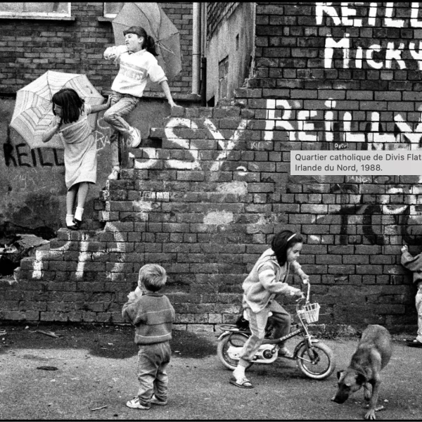 LAINKELEA "JOURNAL DE PHOTOGRAPHES" D'ALAIN KELER & PASCAL MAITRE Quartier catholique de Divis Flats. Belfast, Irlande du Nord, 1988.