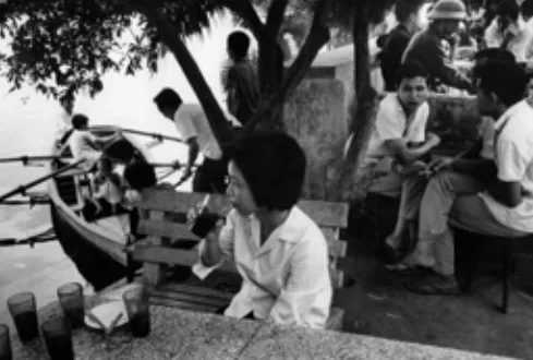 Un dimanche après-midi près d’un lac Nord Vietnam, Hanoï