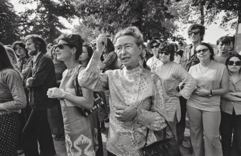 Marie-Laure de Decker, Simone de Beauvoir lors du rassemblement de la Foire des femmes, Vincennes, 16-17 juin 1973