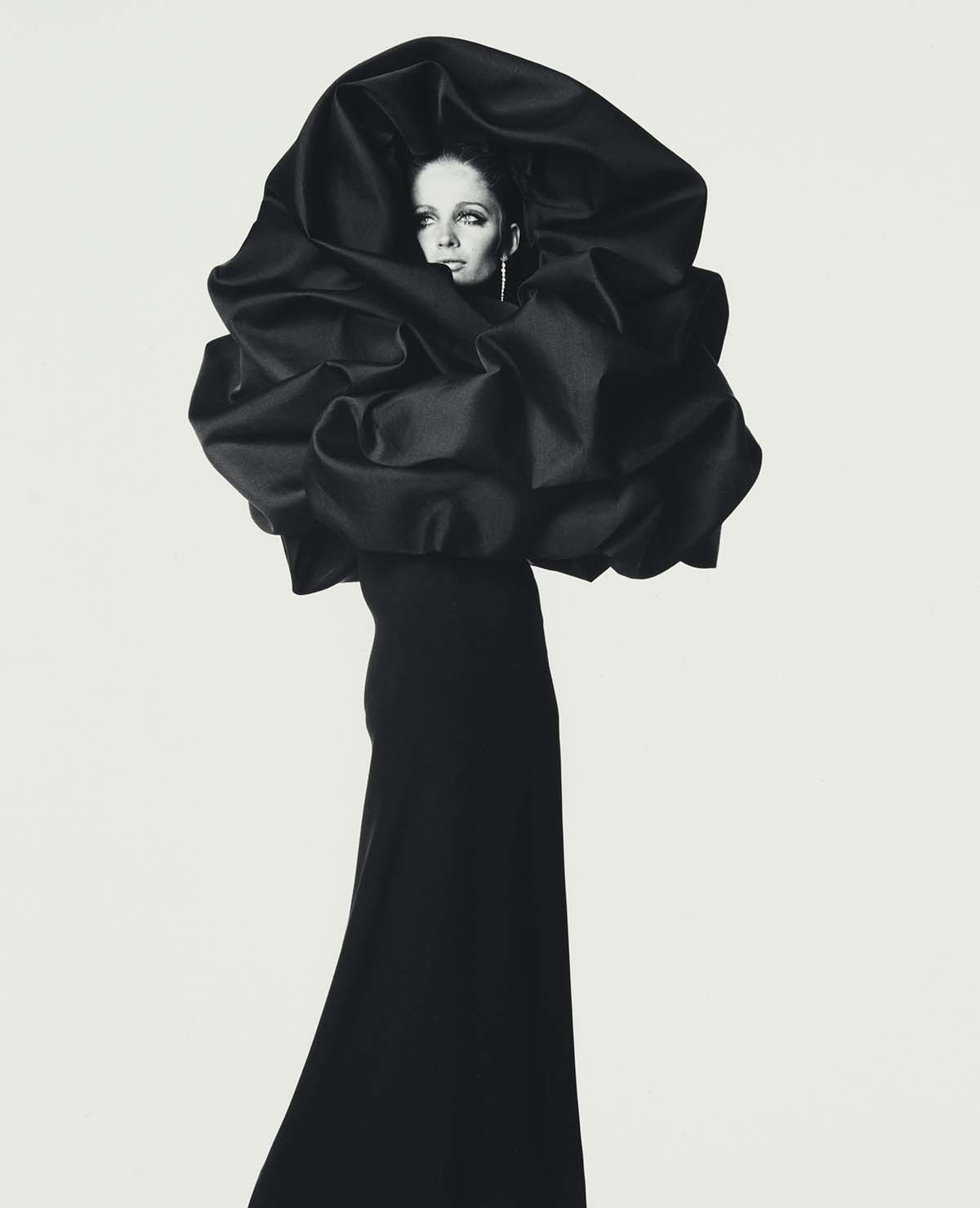 Irving Penn, Balenciaga Roses Dress, Paris, 1967 © Condé Nast Nicola Erni Collection Irving Penn, Balenciaga Roses Dress, Paris, 1967 © Condé Nast Nicola Erni Collection