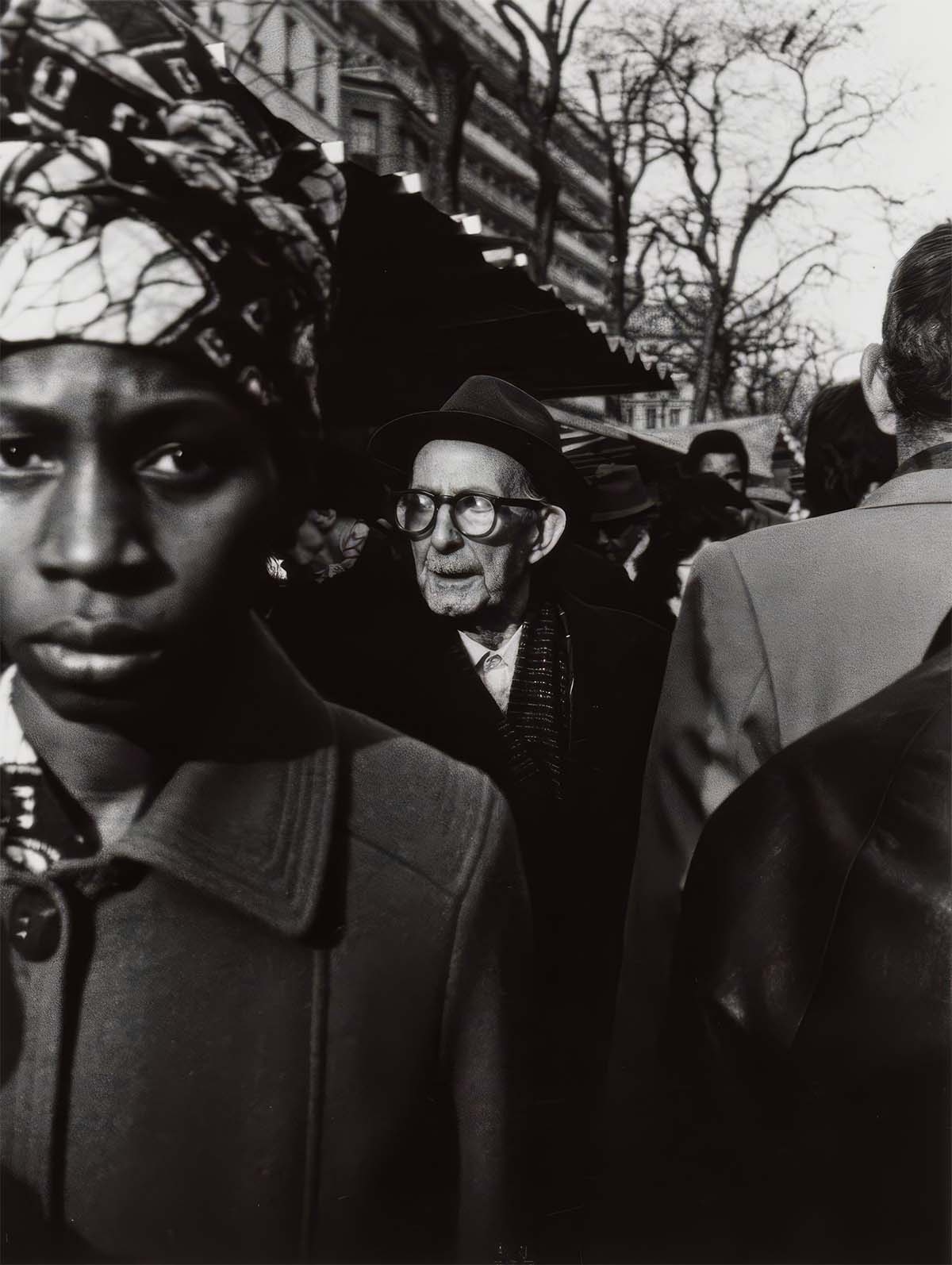 Kenzo Takashima, Portrait de rue, série Asaichi (Marchés), vers 1980 © Kenzo Takashima – BnF, département des Estampes et de la photographie, EP-1341 BTE FOL Kenzo Takashima, Portrait de rue, série Asaichi (Marchés), vers 1980 © Kenzo Takashima – BnF, département des Estampes et de la photographie, EP-1341 BTE FOL